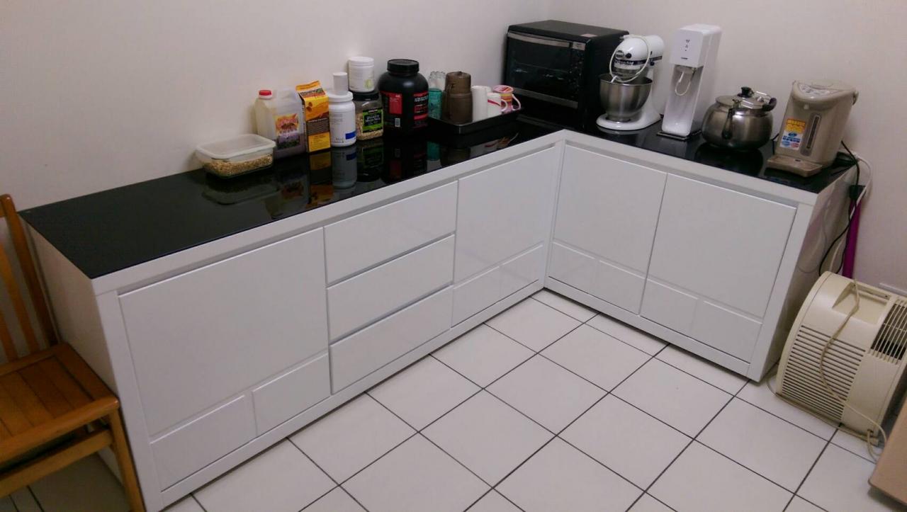 訂製亮烤白玻璃收納櫃